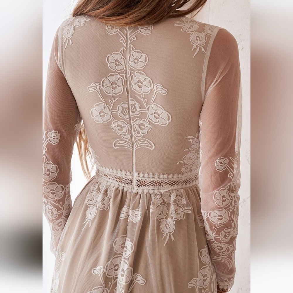 Jaus Tallulah Maxi Dress in Ivory/Nude Small Plunging Neck Lace Wedding Bride - Picture 3 of 10